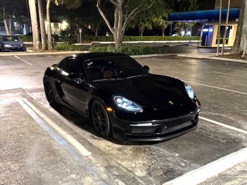 Used 2019 Porsche 718 Cayman S image 1