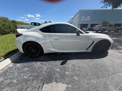 Used 2023 Toyota GR86 Premium image 11