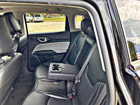 Used 2022 Jeep Compass Latitude w/ Sun and Sound Group image 11