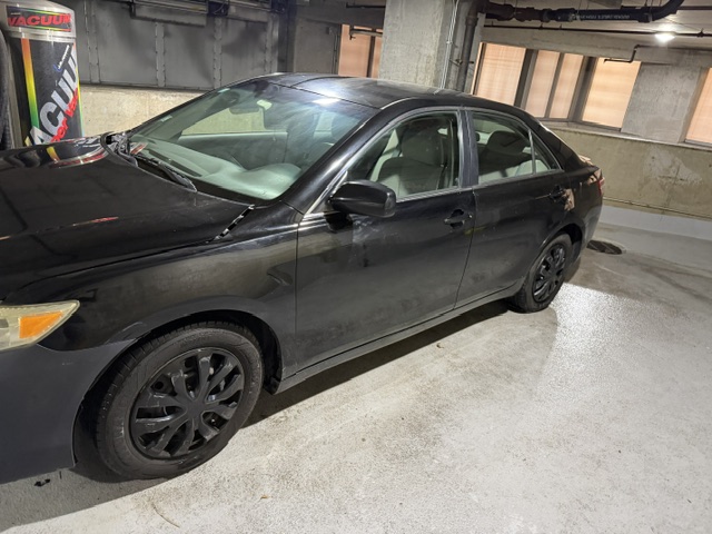 Used 2011 Toyota Camry LE FWD image 2