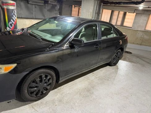 Used 2011 Toyota Camry LE FWD image 2