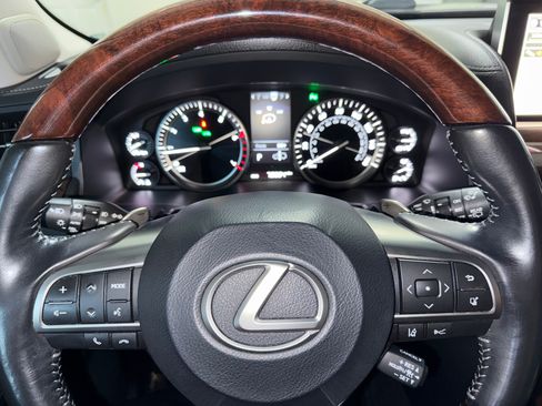 Used 2018 Lexus LX 570 4WD w/ Luxury Package image 9