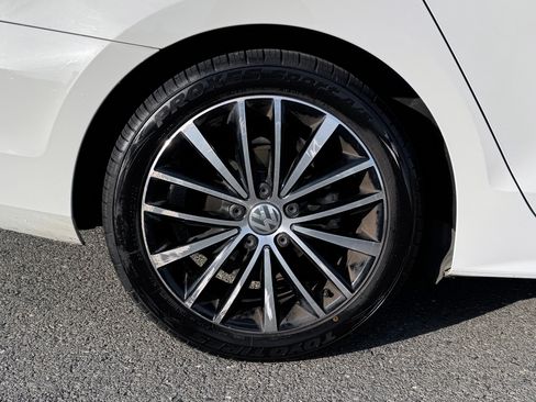 Used 2016 Volkswagen Jetta Sport w/ Lighting Package image 12