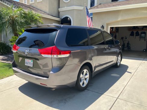 Used 2014 Toyota Sienna L FWD image 5