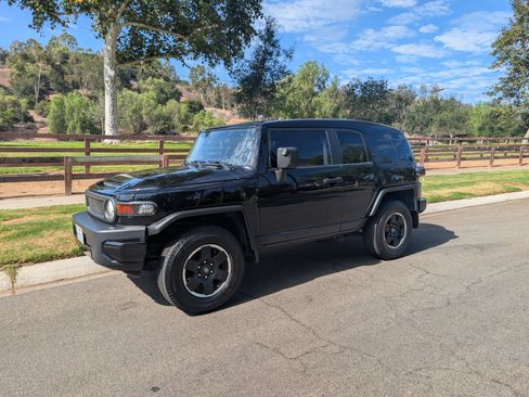 Used 2008 Toyota FJ Cruiser 2WD image 1