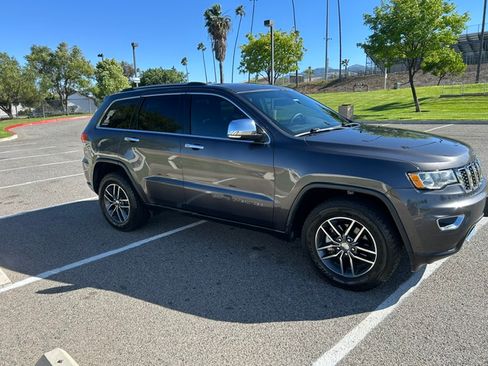 Used 2017 Jeep Grand Cherokee Limited image 6
