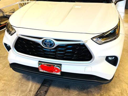 Used 2021 Toyota Highlander XLE image 2