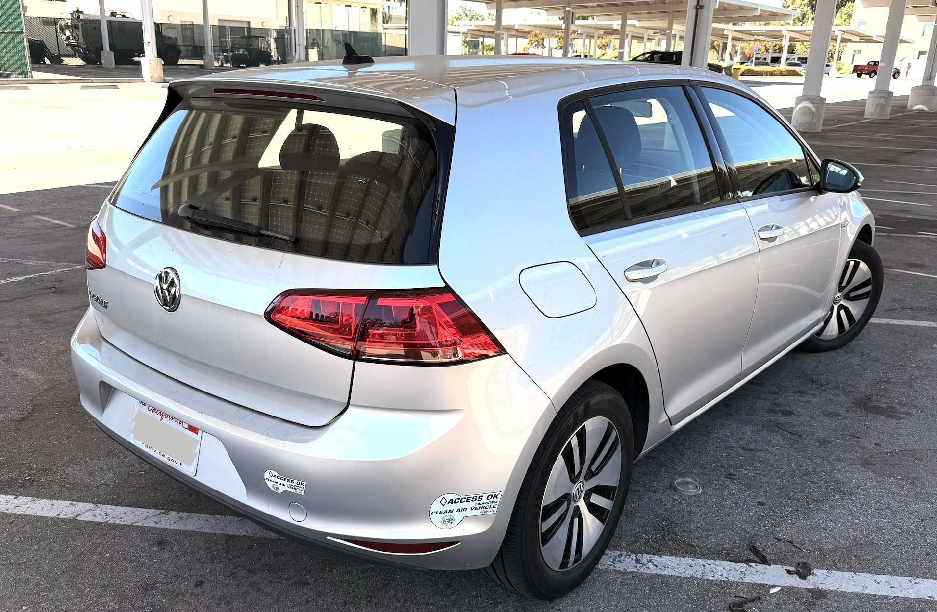 Used 2016 Volkswagen e-Golf SE FWD image 8