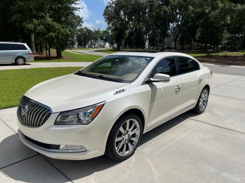 Used 2014 Buick LaCrosse Premium w/ Driver Confidence Package FWD image 4