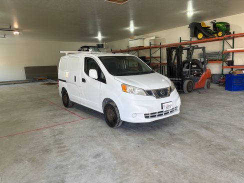 Used 2015 Nissan NV200 SV w/ Technology Package image 2