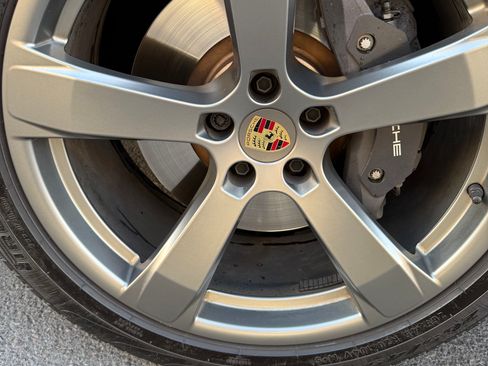 Used 2023 Porsche Macan Turbo image 6