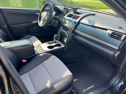 Used 2014 Toyota Camry SE FWD image 15