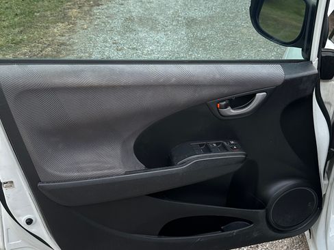 Used 2010 Honda Fit image 2