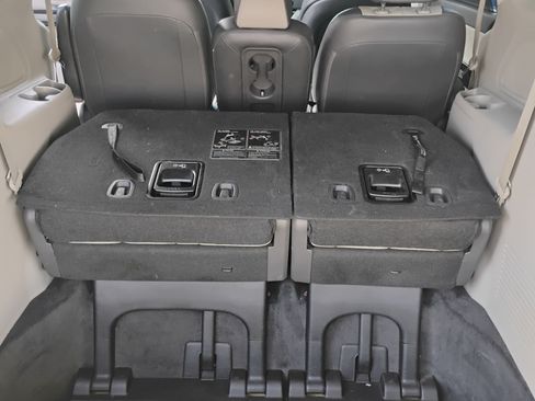 Used 2018 Kia Sedona EX image 6