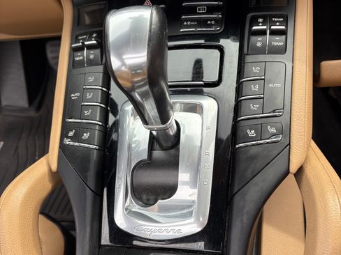 Used 2016 Porsche Cayenne AWD/4WD image 10