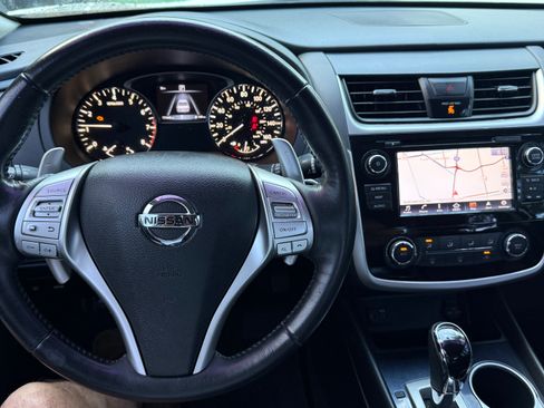 Used 2018 Nissan Altima 2.5 SR w/ SR Midnight Edition image 12