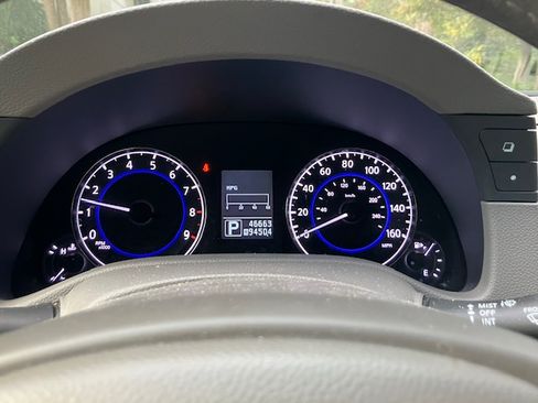 Used 2015 INFINITI Q40 Sedan 4D w/ Moonroof Package image 9