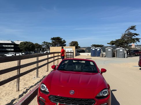 Used 2017 FIAT 124 Spider Classica RWD image 2