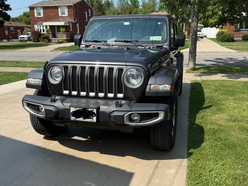 Used 2021 Jeep Wrangler Unlimited Sahara w/ Cold Weather Group AWD/4WD image 2