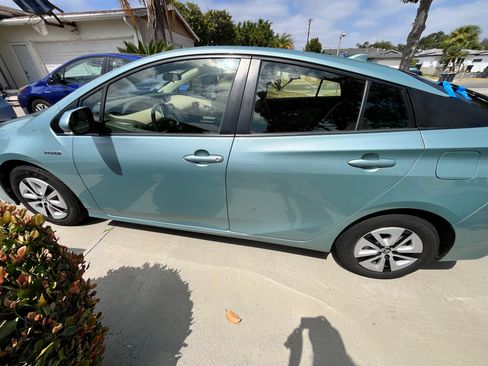 Used 2016 Toyota Prius Three w/ Advanced Technology Package FWD image 2