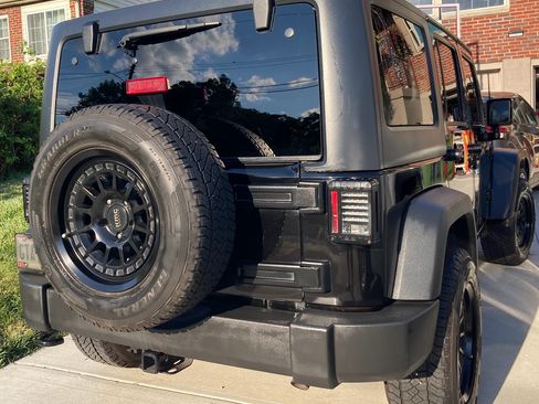 Used 2016 Jeep Wrangler Unlimited Sport w/ Quick Order Package 23S AWD/4WD image 2