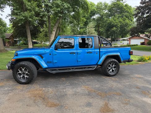 Used 2021 Jeep Gladiator Sport AWD/4WD image 2