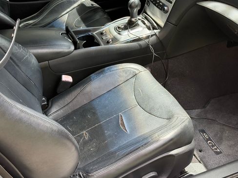 Used 2013 INFINITI G37 Convertible w/ Premium Pkg RWD image 11