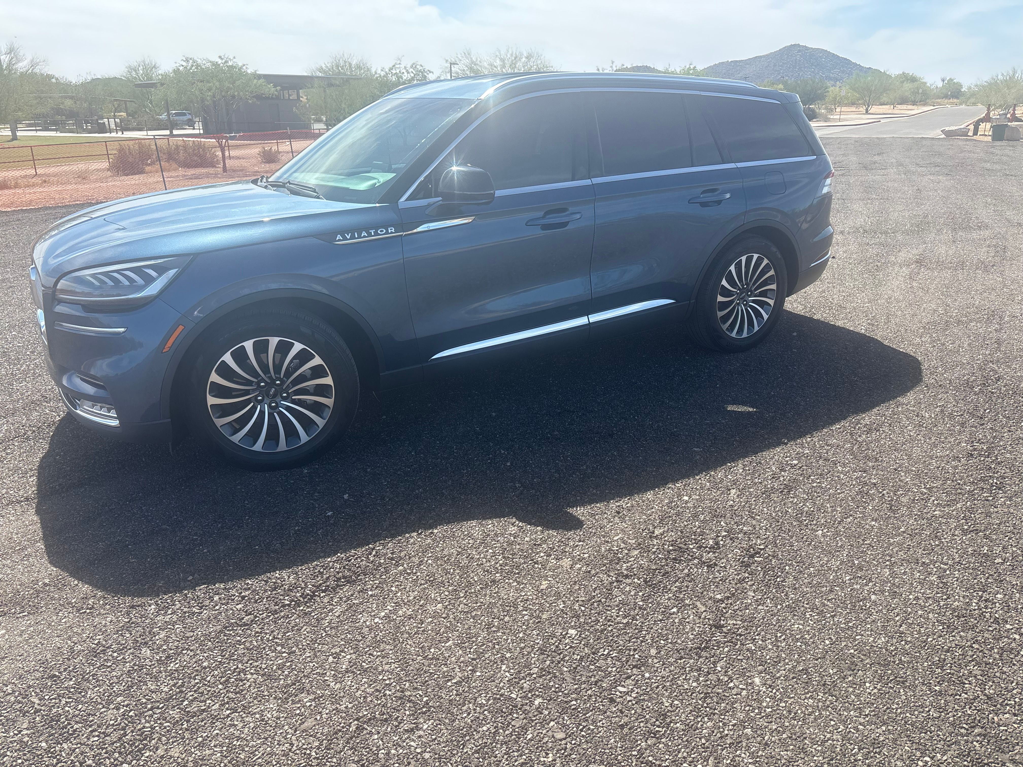 Used 2020 Lincoln Aviator Reserve w/ Class IV Trailer Tow Package RWD image 4