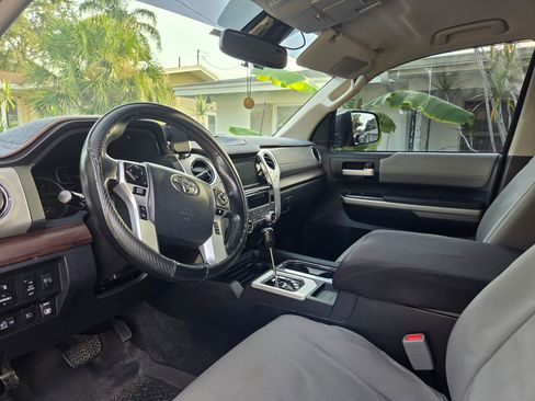 Used 2018 Toyota Tundra Limited w/ Limited Premium Package AWD/4WD image 9