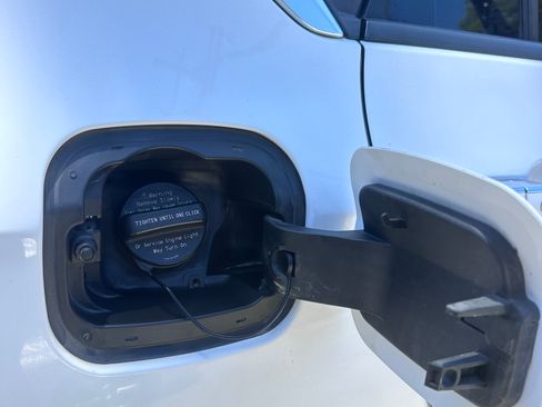 Used 2017 Chevrolet Volt LT FWD image 14