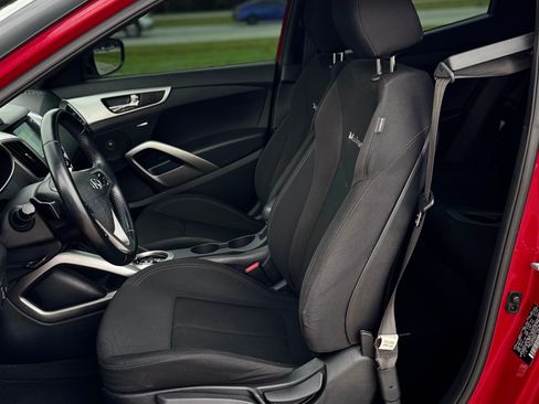Used 2017 Hyundai Veloster Value Edition FWD image 23