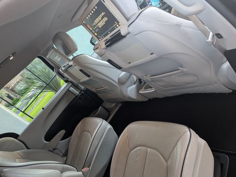 Used 2018 Chrysler Pacifica Limited w/ Advanced Safetytec Group image 17