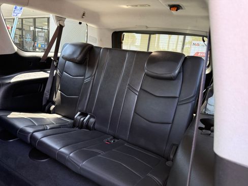 Used 2018 Cadillac Escalade ESV Luxury RWD image 9