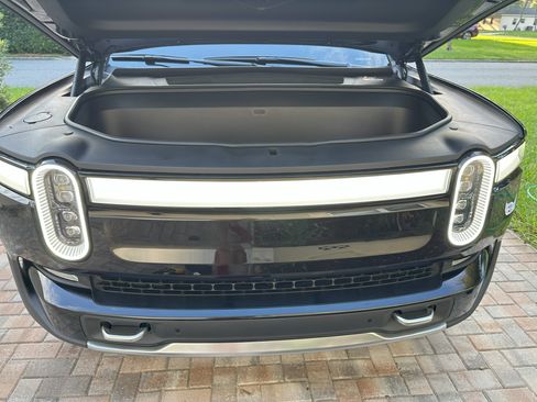 Used 2023 Rivian R1S Adventure image 5