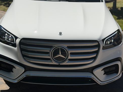 Used 2024 Mercedes-Benz GLS 450 4MATIC image 4