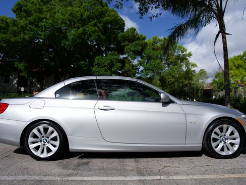 Used 2011 BMW 328i Convertible image 11