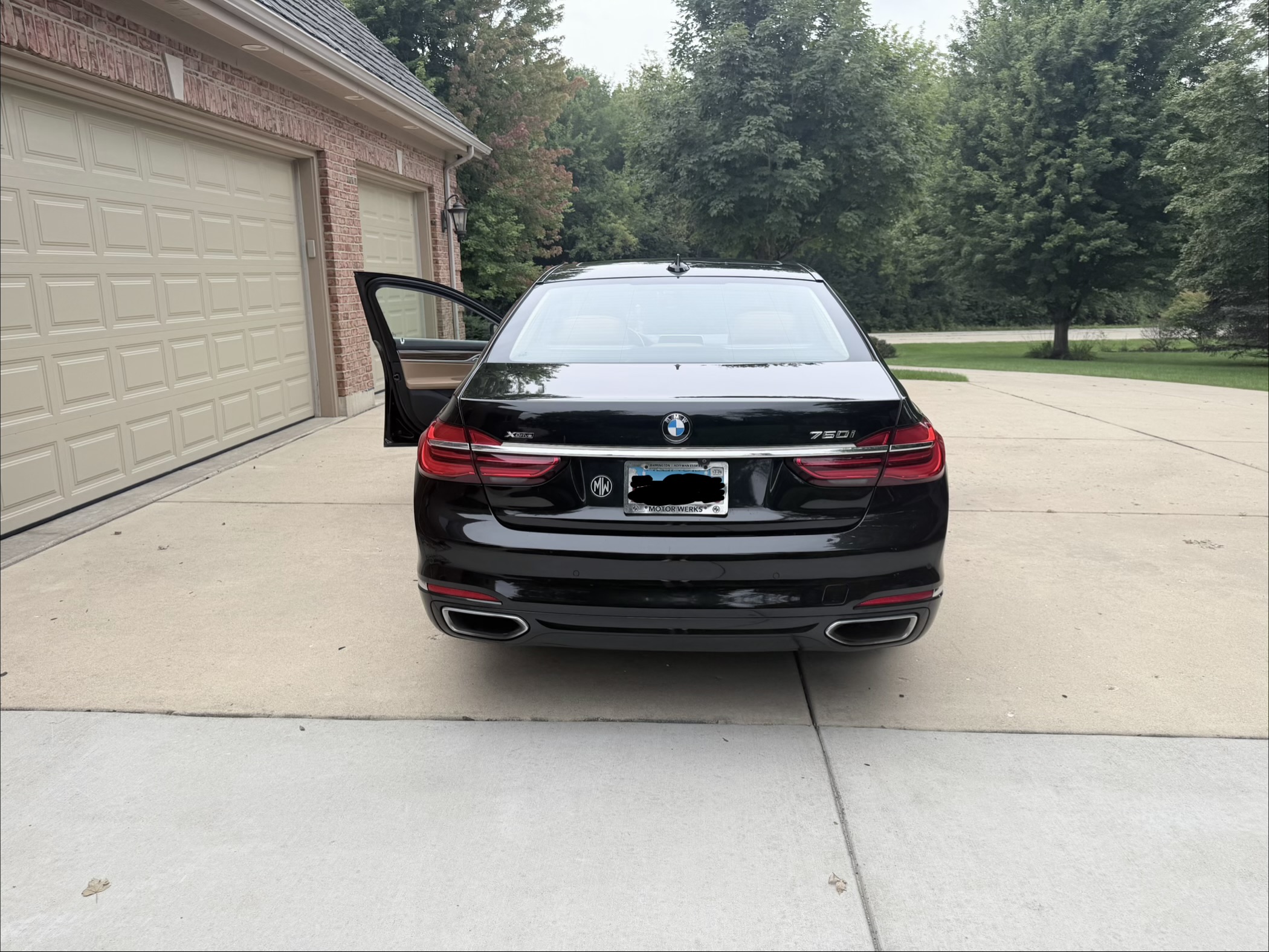 Used 2017 BMW 750i xDrive AWD/4WD image 11