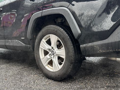 Used 2020 Toyota RAV4 LE image 6