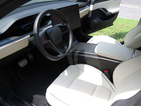 Used 2023 Tesla Model S Plaid AWD/4WD image 15
