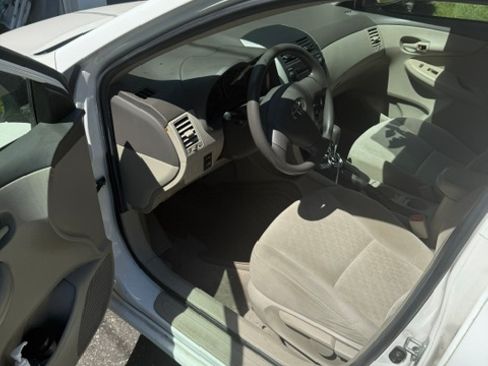 Used 2009 Toyota Corolla LE FWD image 1