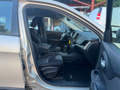 Used 2015 Jeep Cherokee Sport image 17