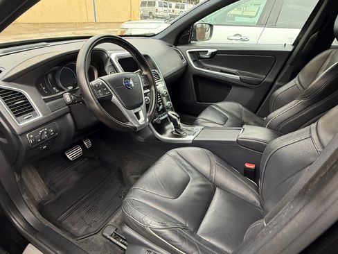 Used 2016 Volvo XC60 T6 R-Design Platinum w/ Climate Package image 10