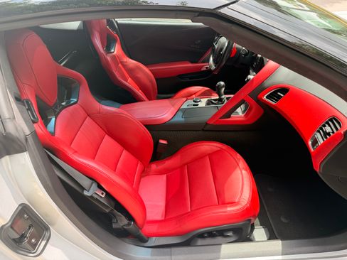 Used 2018 Chevrolet Corvette Z06 RWD image 9