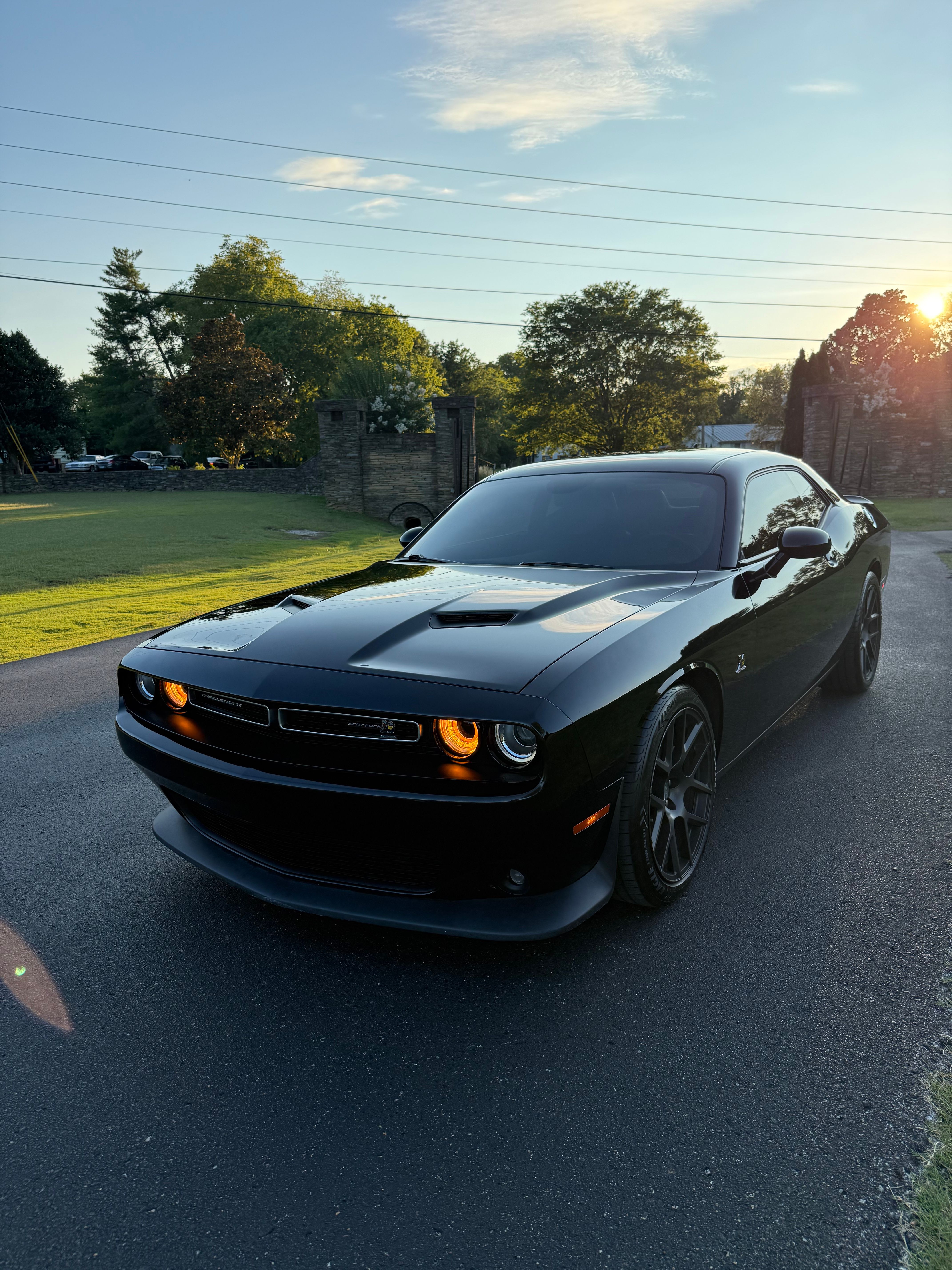 Used 2016 Dodge Challenger R/T Scat Pack w/ Leather Interior Group RWD image 4