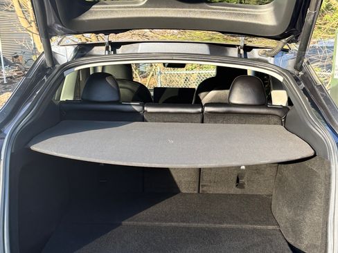 Used 2022 Tesla Model Y Long Range image 9