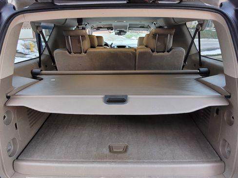 Used 2017 Chevrolet Suburban LT w/ LT Signature Package image 21