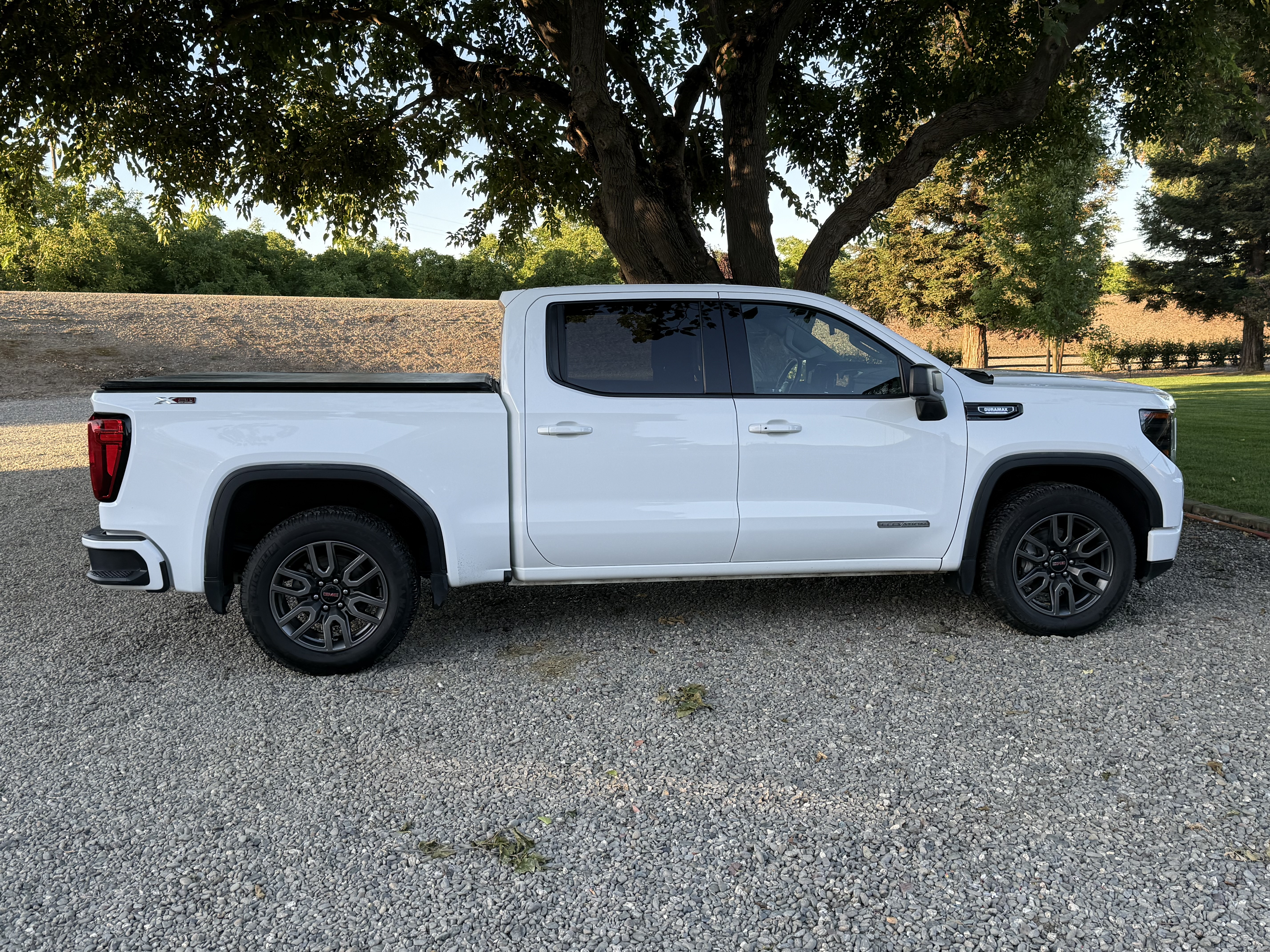 Used 2022 GMC Sierra 1500 Elevation w/ X31 Off-Road Package AWD/4WD image 6