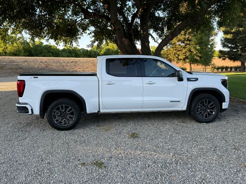 Used 2022 GMC Sierra 1500 Elevation w/ X31 Off-Road Package AWD/4WD image 6