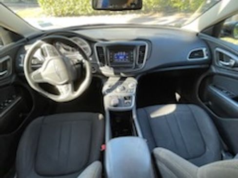 Used 2016 Chrysler 200 Limited w/ Convenience Group image 9