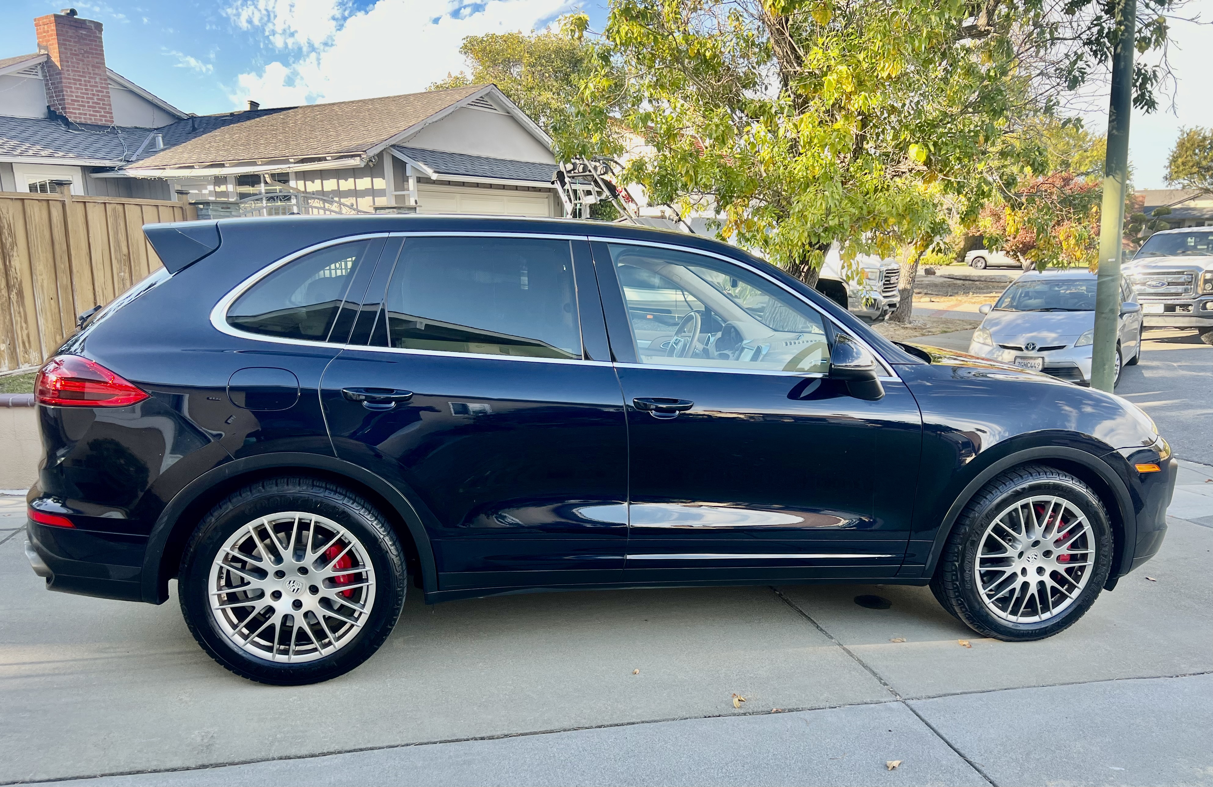 Used 2015 Porsche Cayenne Turbo AWD/4WD image 5